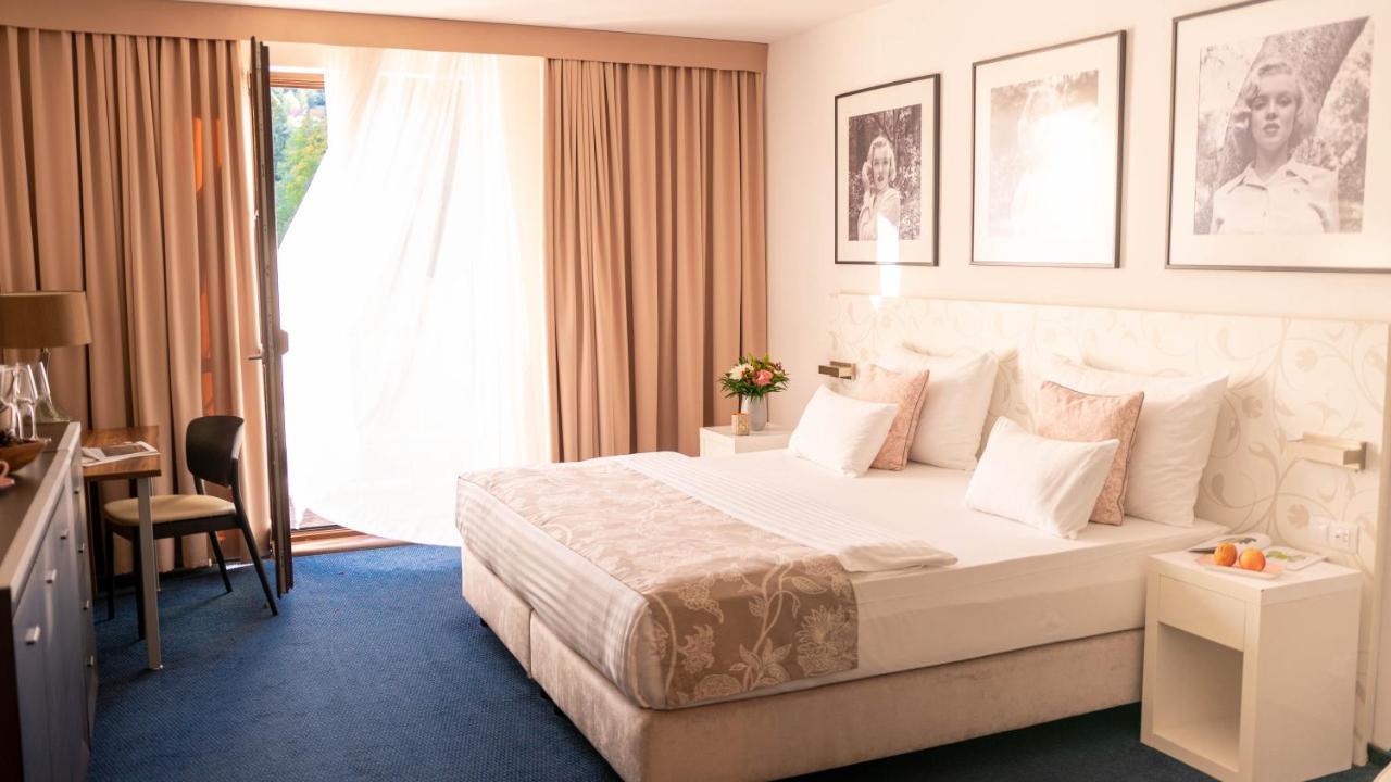 Hotel Savoy